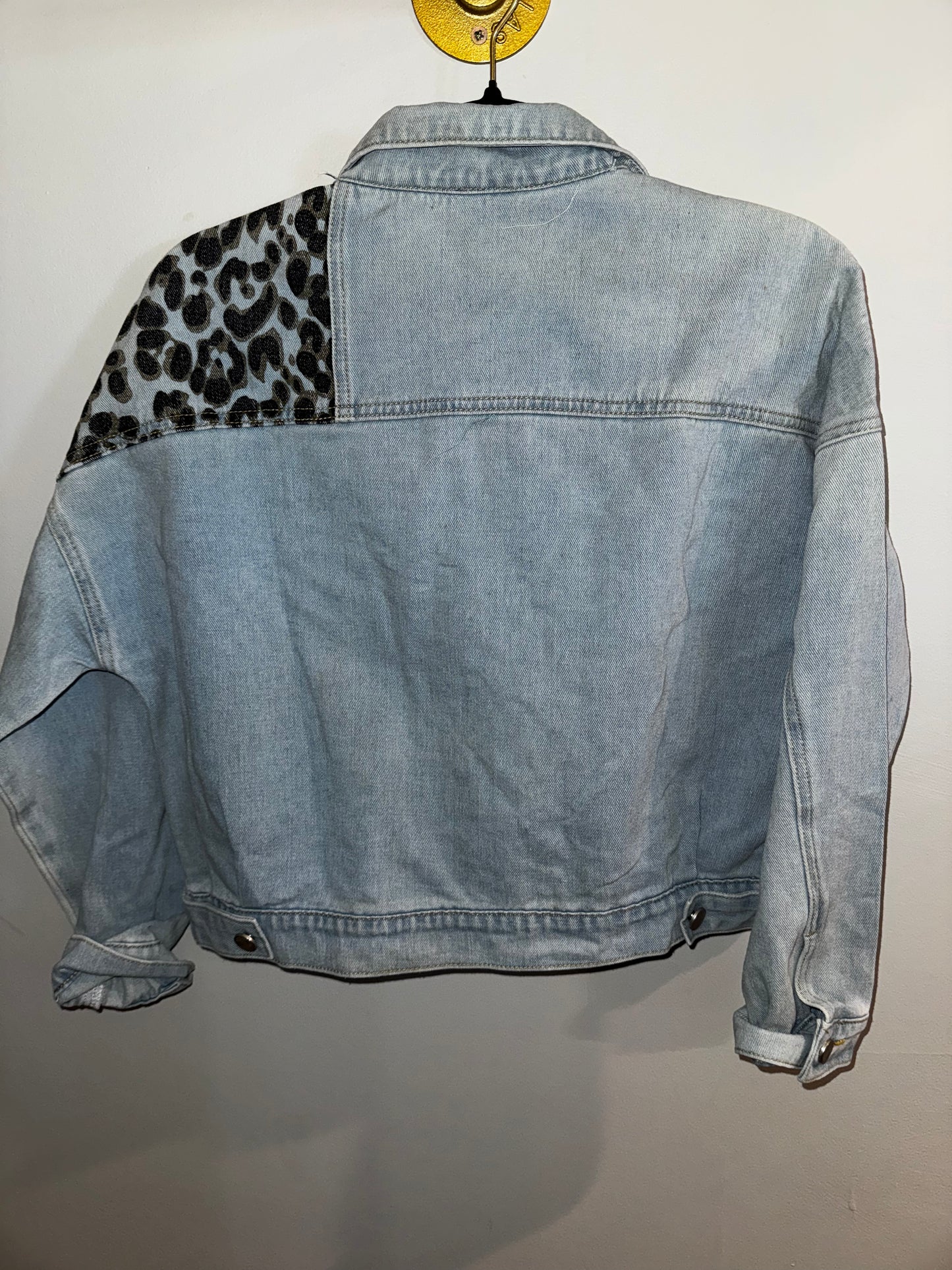 S NWT ANDRÉE by Unit Leopard contrast denim jacket